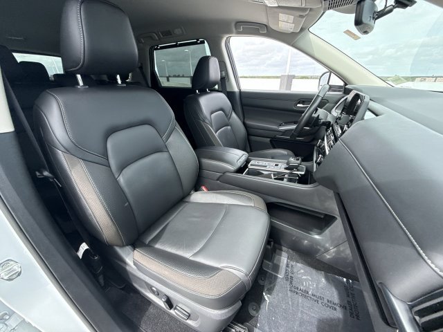 Used 2025 Nissan Pathfinder SL FWD image 27