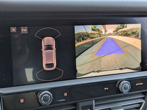 Certified 2025 Porsche Macan image 18