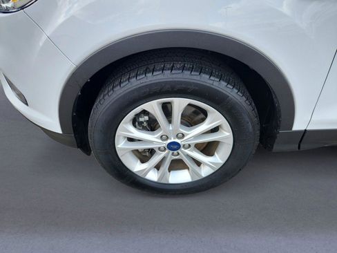 Used 2018 Ford Escape SE w/ SE Sync 3 Package AWD/4WD image 9
