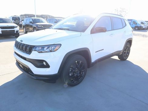 New 2026 Jeep Compass Latitude image 10