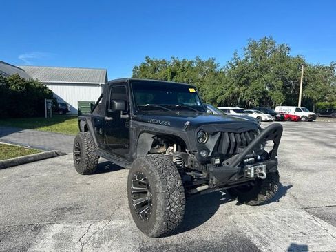 Used 2016 Jeep Wrangler Unlimited Sahara AWD/4WD image 7