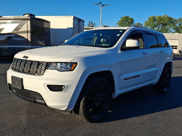 Used 2020 Jeep Grand Cherokee Altitude AWD/4WD image 6