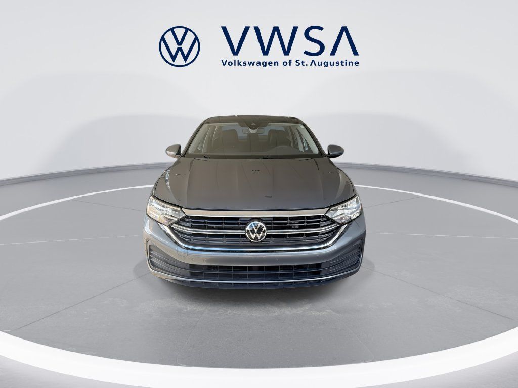 Certified 2024 Volkswagen Jetta SE FWD image 3