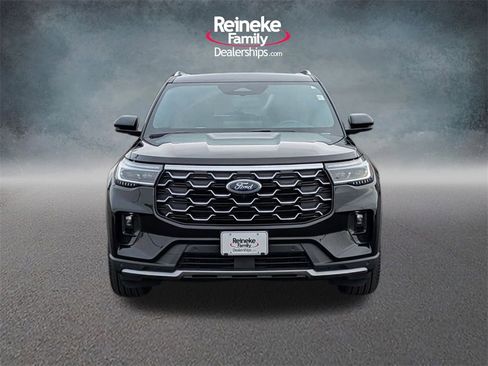 Used 2025 Ford Explorer Platinum w/ LUX Leather Package image 2