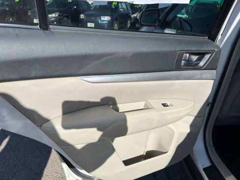 Used 2014 Subaru Outback 2.5i Premium w/ Moonroof Package image 11