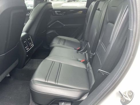 Used 2023 Porsche Cayenne AWD/4WD image 37