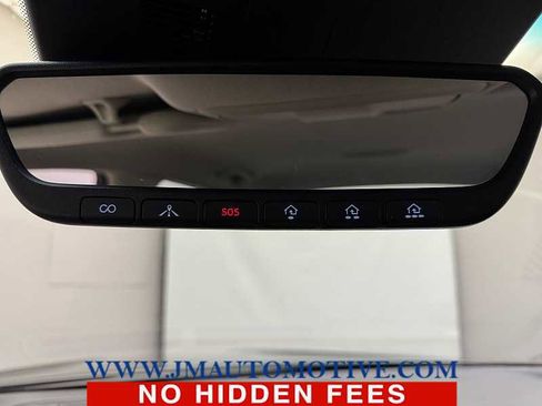 Used 2022 Genesis G70 2.0T image 39