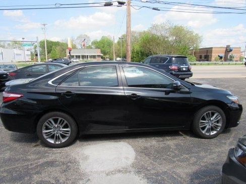 Used 2016 Toyota Camry SE w/ Moonroof Package image 8