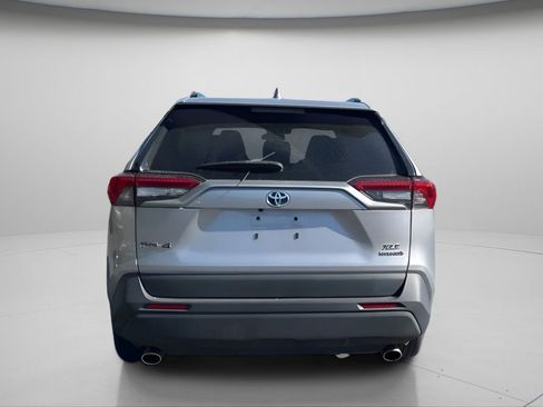 Used 2022 Toyota RAV4 XLE Premium AWD/4WD image 5