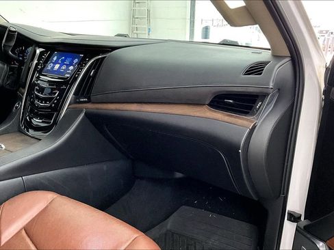 Used 2016 Cadillac Escalade Premium image 21