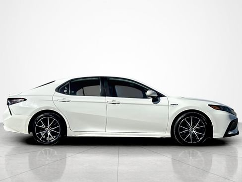 Certified 2021 Toyota Camry SE image 6