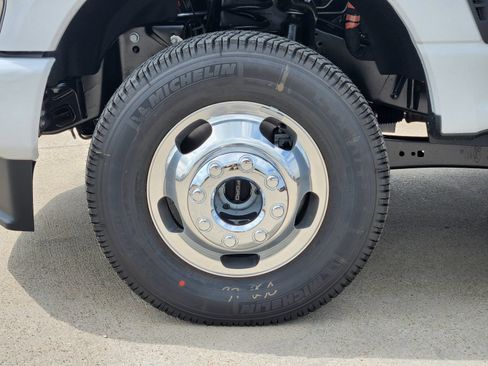 New 2026 Ford F350 4x4 Crew Cab DRW Super Duty image 11