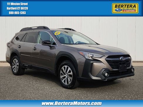 Used 2023 Subaru Outback Premium image 1