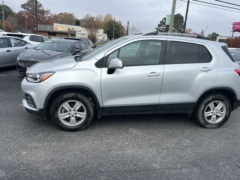 Used 2021 Chevrolet Trax LT image 8