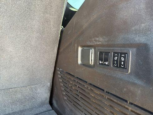 Used 2021 Chevrolet Tahoe High Country RWD image 11