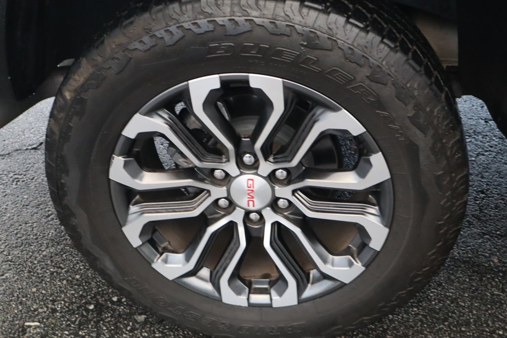 Used 2023 GMC Canyon Denali w/ Denali Black Edition AWD/4WD image 16
