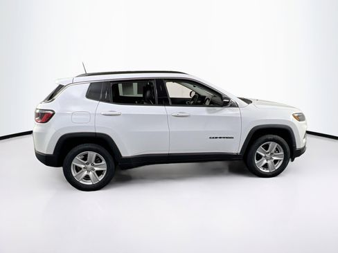Used 2022 Jeep Compass Latitude w/ Convenience Group AWD/4WD image 4