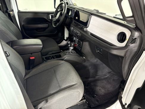 Used 2025 Jeep Wrangler Unlimited Sport AWD/4WD image 19