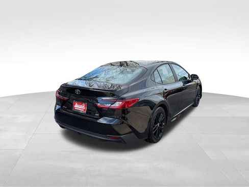 Used 2025 Toyota Camry SE image 5