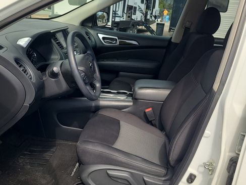 Used 2020 Nissan Pathfinder S image 7