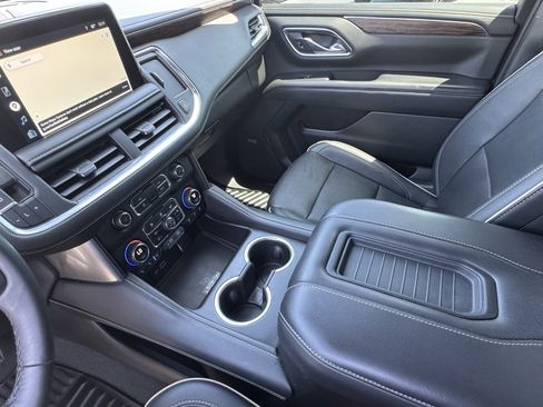 Used 2022 Chevrolet Suburban Premier AWD/4WD image 36