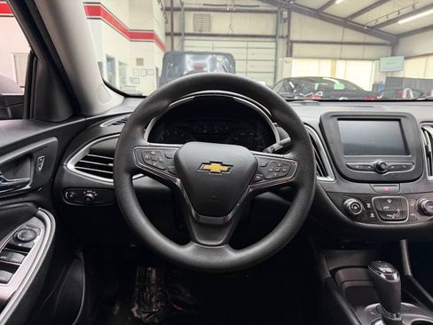 Used 2018 Chevrolet Malibu LS FWD image 21