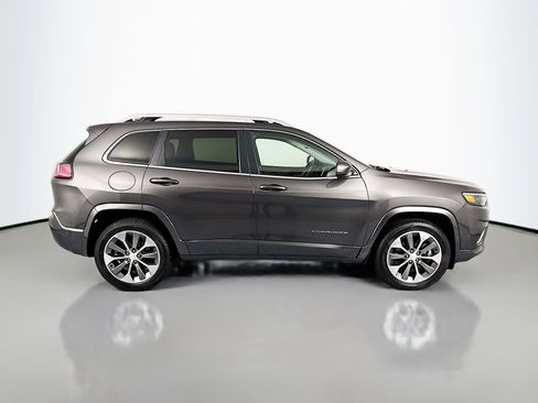 Used 2019 Jeep Cherokee Overland w/ Technology Group AWD/4WD image 4