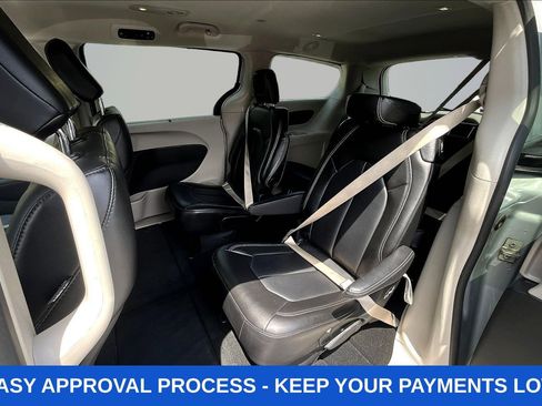 Used 2024 Chrysler Pacifica Touring-L FWD image 23