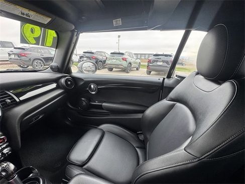 Used 2019 MINI Cooper S w/ Premium Package image 23