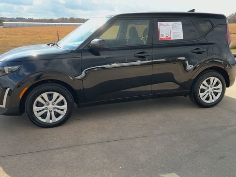 Used 2024 Kia Soul LX image 6