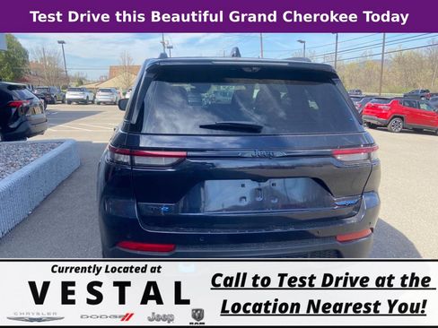 New 2023 Jeep Grand Cherokee Trailhawk w/ Advanced Protech Group II image 9