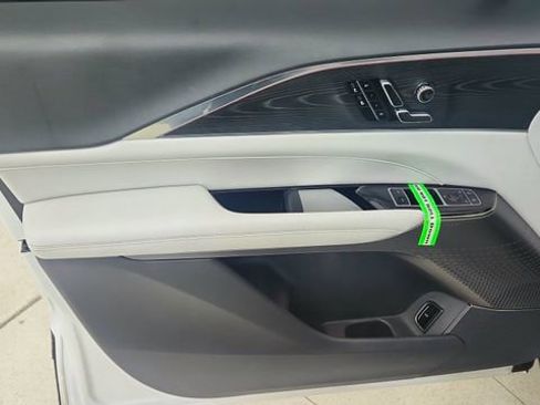 Used 2024 Cadillac Lyriq Luxury image 36