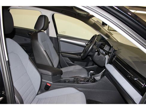 Used 2025 Volkswagen Jetta SE image 22