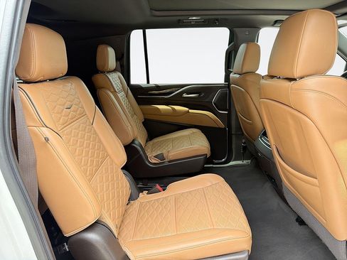 Used 2022 Cadillac Escalade ESV Sport w/ Touring Package AWD/4WD image 31