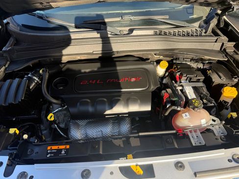 Used 2016 Jeep Renegade Limited image 28