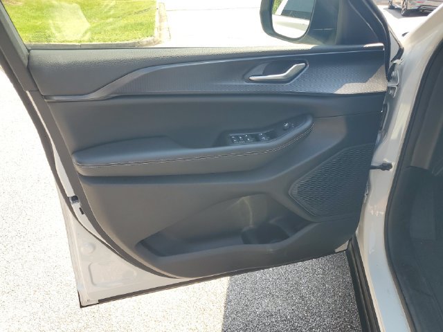 Used 2023 Jeep Grand Cherokee L Laredo RWD image 25