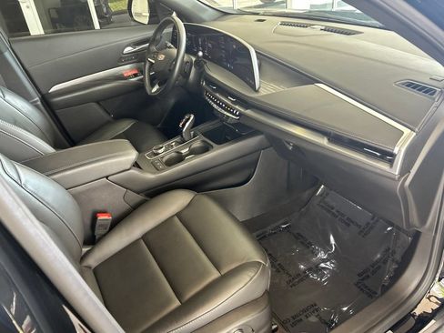 Used 2025 Cadillac XT4 Premium Luxury FWD image 27
