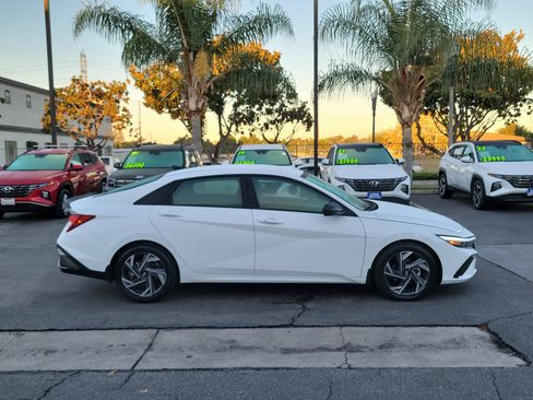 Certified 2025 Hyundai Elantra Sport image 25