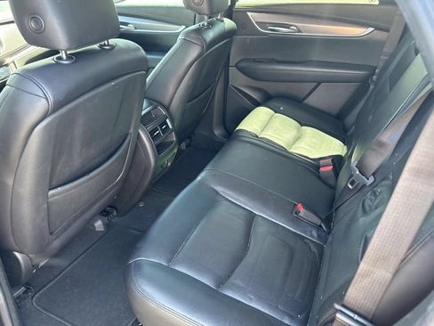 Used 2017 Cadillac XT5 Luxury w/ Driver Awareness Package FWD image 12