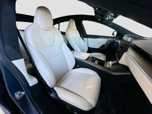 Used 2022 Tesla Model S image 30