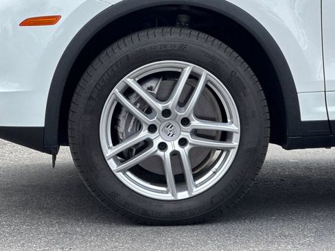 Used 2018 Porsche Cayenne AWD/4WD image 28