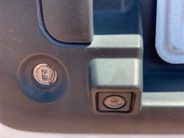 Used 2018 Chevrolet Express 2500 w/ Driver Convenience Package RWD image 6