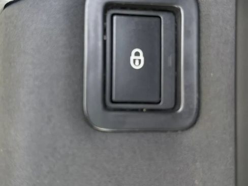 Used 2016 Land Rover Discovery Sport HSE AWD/4WD image 43