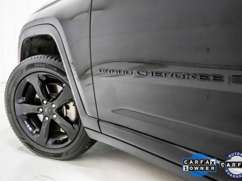 Used 2022 Jeep Grand Cherokee L Laredo image 12