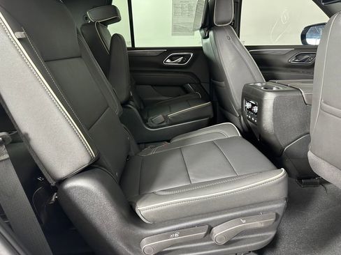 Used 2024 GMC Yukon SLT w/ SLT Luxury Package image 33