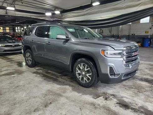 Used 2022 GMC Acadia SLE w/ Driver Convenience Package FWD image 4