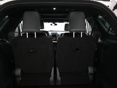 Used 2018 Ford Explorer Platinum image 26