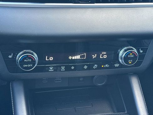 New 2025 Mitsubishi Outlander SE image 21