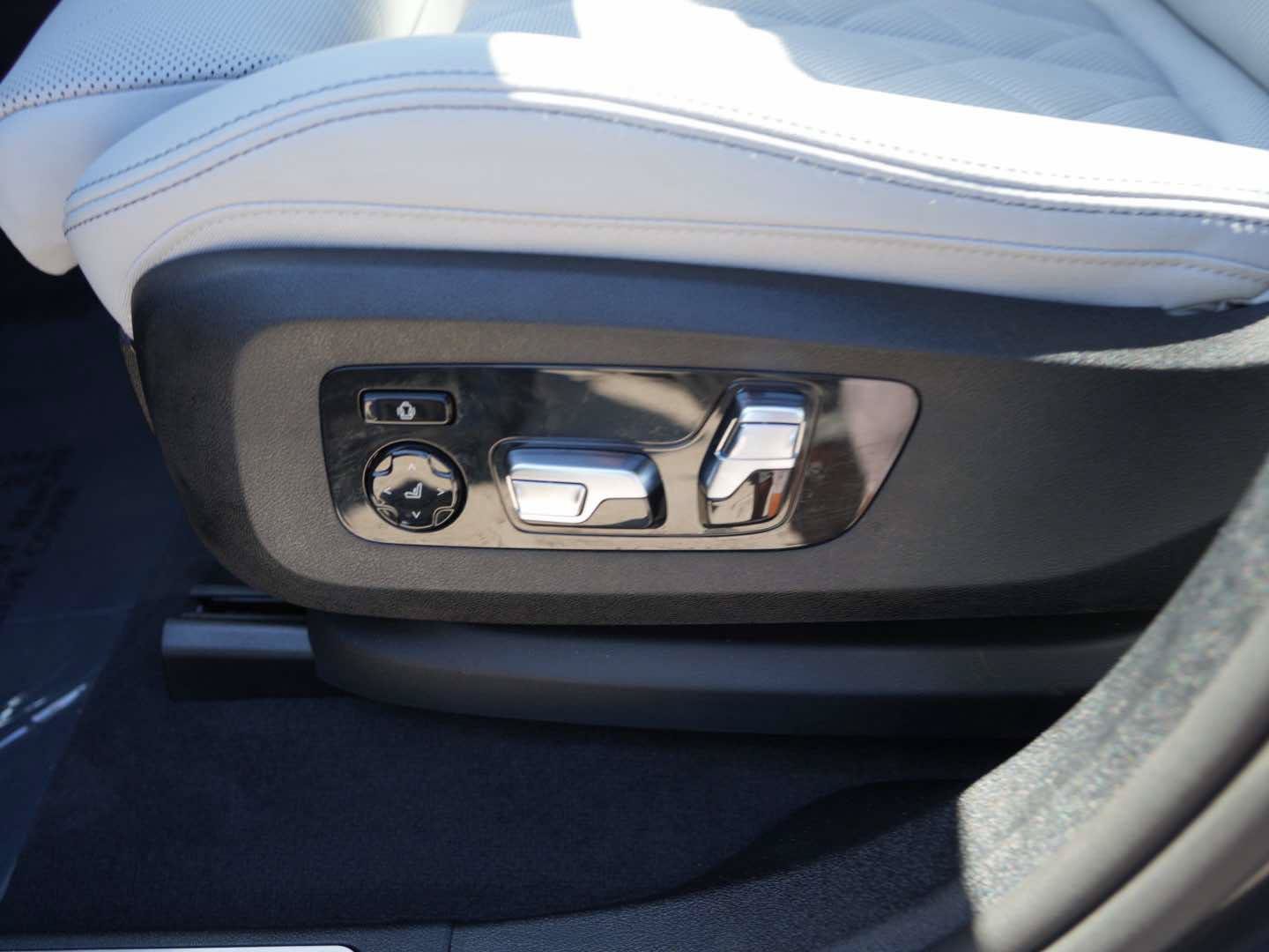 Used 2027 BMW X6 xDrive40i AWD/4WD image 13
