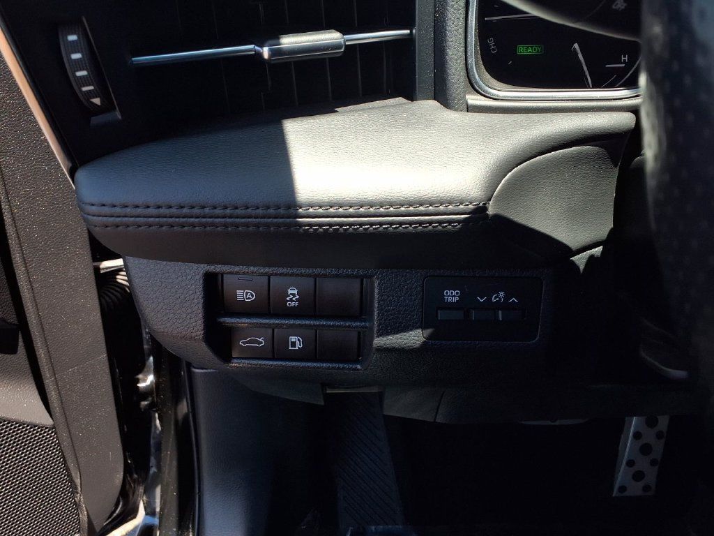 Used 2021 Toyota Avalon XSE FWD image 13